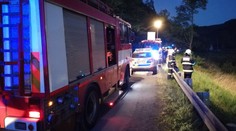 Auto při nehodě skončilo na střeše v Sázavě: Jeden mrtvý!