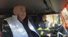 Splněné vánoční přání: Hasiči svezli nemocného řidiče zásahovým vozem