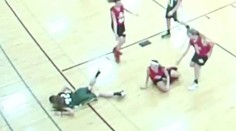DĚSIVÉ VIDEO: Basketbalistka se nabodla na kus palubovky!