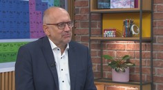 Více peněz pro učitele máme, říká ministr školství. Premiér ale tvrdí, že nejsou