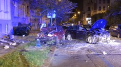 Totální destrukce: Po nárazu do značení naboural řidič 6 aut!