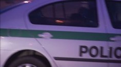 Strážník bojuje o život v nemocnici. Jaký trest hrozí viníkovi?