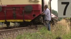 Řidička vjela pod vlak. Letěl pro ni vrtulník