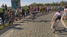 Je to tele, řekl po kolizi s fanouškem cyklista Lampaert. Později se omluvil