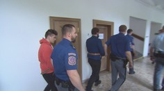 Dva mladíci měli ubodat muže, aby získali marihuanu. Soud je poslal do vězení