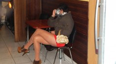 Prostitut vytáhl na pumpě falešnou stoeurovku, kterou dostal za sex