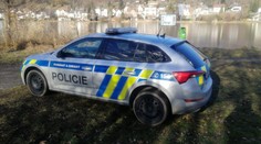 Policie vyšetřuje násilnou smrt v Praze. Mrtvý muž ležel u rybníka