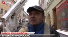 Rampouchy ohrožují lidi, firmy je nestíhají shazovat