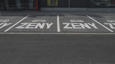 Parkovací místa vyhrazená jen pro ženy. V Havířově si vysloužila posměch i pochvalu