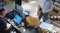 Postrach kladenských benzinek. Policie pátrá po maskovaném muži
