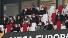 Prymula mluví o lockdownu, sám šel na fotbal. Babiš ho obratem odepsal
