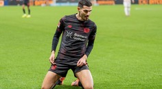 Momenty 14. kola Bundesligy: Terrier jako škorpion a Lewelingova bomba