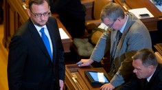 Petr Nečas se chce schovat za vousy před naštvanými občany, mají jasno čtenáři TN.cz