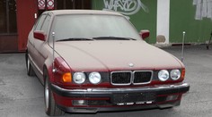 V tomto pancéřovaném BMW jezdil Havel. Může být vaše za 1,5 milionu