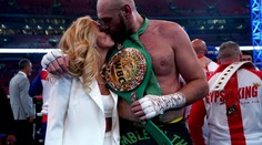 Královský trůn, taneček a gratulace od Beckhama. Takový byl zápas Furyho