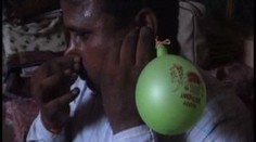Nafukuje balonky ušima + DALŠÍ TRIKY k vyzkoušení