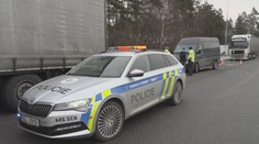 Policisté zastavují řidiče s nezaplacenými pokutami. Mohou jim vzít espézetku