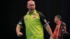 Michael van Gerwen vyhrál Premier League podruhé v řadě a je ve vedení