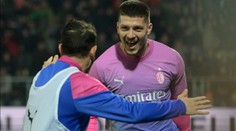 AC Milán zvládl přestřelku s Frosinone a přiblížil se vedoucí dvojce