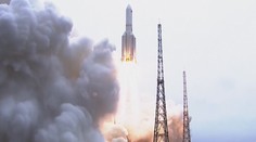 Čínská raketa padá z vesmíru k Zemi. Vědci odhadli, kam dopadnou trosky