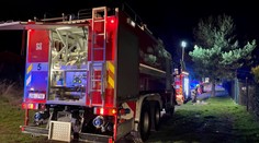 V zahrádkářské osadě shořela chata, popáleného majitele odvezla sanitka