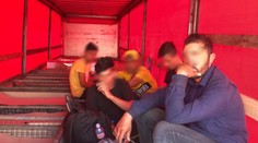 Další migranti v Česku: V kamionu našli pět Afghánců bez dokladů