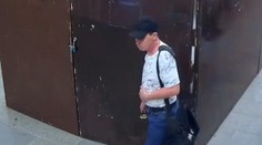 Muž měl osahávat ženu na eskalátorech, ta jej pohotově natočila. Hledá ho policie