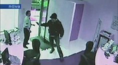 Banku přepadl lupič s velkým gumovým nosem