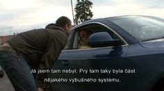 Odsouzenému vyděrači prostříleli mercedes