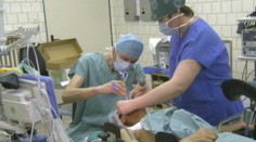 Čeští lékaři vymysleli NOVÝ způsob OPERACE RAKOVINY JÍCNU!