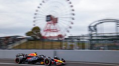 1. trénink v Japonsku ovládl Verstappen, do druhého nenastoupil. Sargeant boural