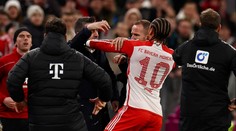 Trenér Unionu napadl hvězdu Bayernu a byl vyloučen. Svého činu lituje