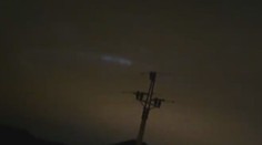 Prahu vyděsila podivná tančící světla na obloze. UFO je tu, píší lidé na facebooku