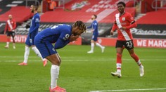 Chelsea překvapivě ztratila body. Liverpool padl v derby s Evertonem