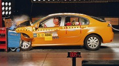 Náraz v 80 km/h? Problém i u bezpečných aut