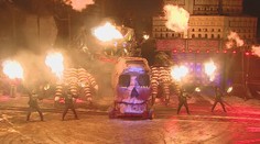 Známý motorkářský gang uspořádal divadelní show. Jmenuje se Nový rok