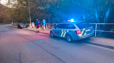 Grázl v kradeném mercedesu při honičce sejmul i policistu