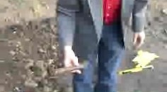 VIDEO: Kostru dívky našel na zahradě
