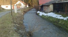 V Ronově nad Sázavou spadl do potoka tříletý chlapec