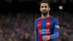 Místo dresu Barcelony na tři roky do vězení! Arda zmlátil zpěváka