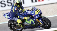 Rossi po roce slaví vítězství! Abraham vyrovnal nejlepší závod