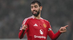 Kapitán United se stal hrdinou. Na palubě letadla zachraňoval život