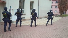 Kvůli údajnému střelci v Pelhřimově evakuovali školu. Hrozba se nepotvrdila