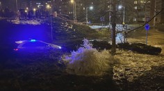 Havárie vodovodu v Praze na Barrandově. Ulice zaplavilo obří množství vody