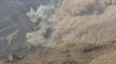 VIDEO: Kamery zachytily obrovský sesuv uhelného dolu, masa půdy pohltila vše