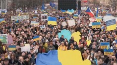 "Stojíme za Ukrajinou!" Na Václavák přišlo demonstrovat 60 tisíc lidí
