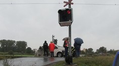 Rychlík smetl osobák na přejezdu. Řidič (†22) nepřežil