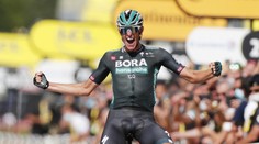 Dvanáctá etapa Tour de France patřila uprchlíkům. Zvítězil Nils Politt