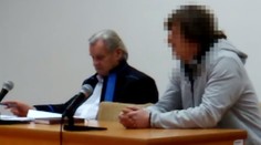 Nahé fotky, ale i sex. Učitel tance ze Strakonic měl zneužívat dívky!