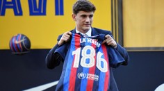 Velký talent Barcelony hitem internetu. O jeho srdce usilovala neznámá kráska